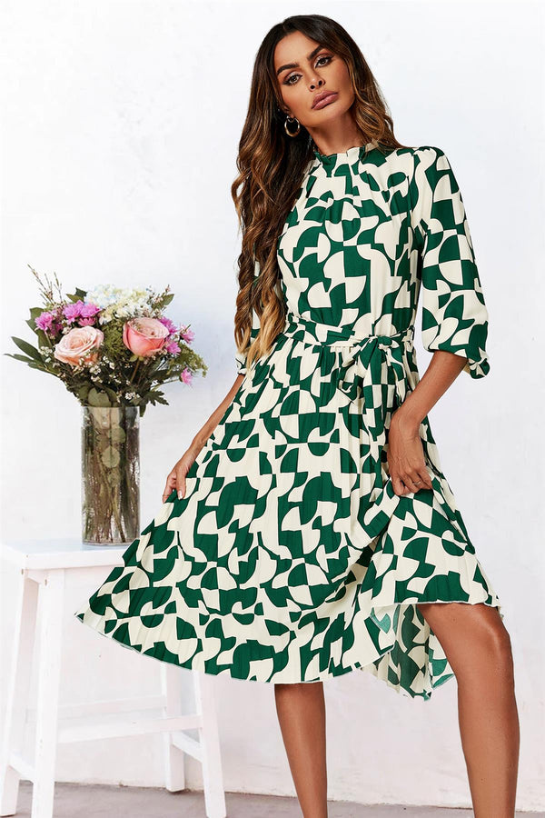 Hochgeschlossenes, langärmliges Midikleid in Grün 