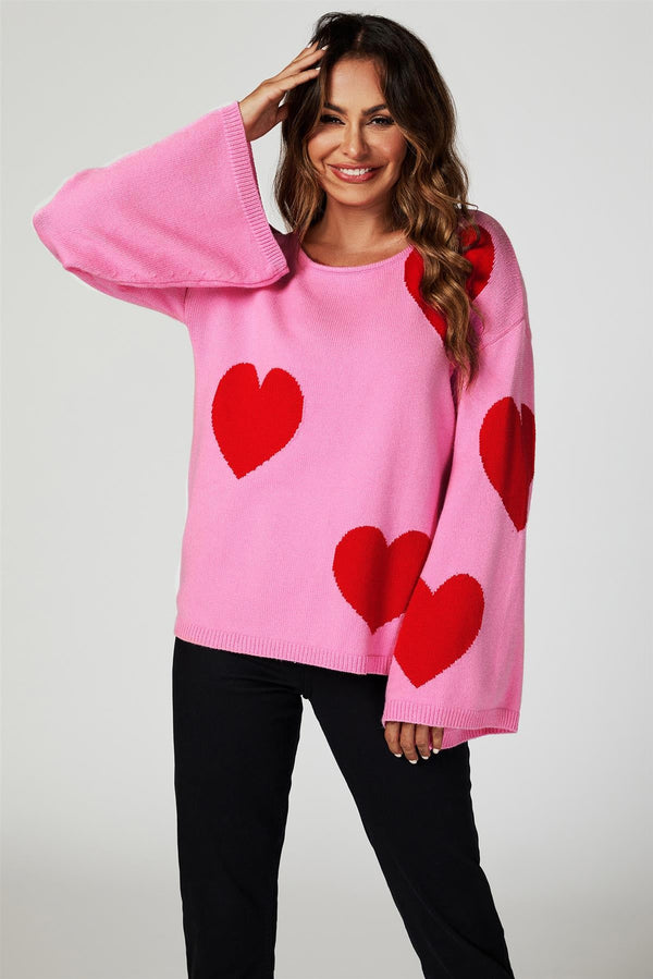 Roter Oversize-Pullover mit weiten Ärmeln und rosa Herz